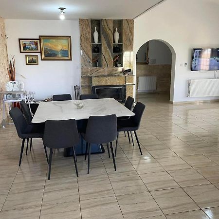 Villa Ocean Stones 1Km From Main Coral Bay Beach Peyia Exterior foto
